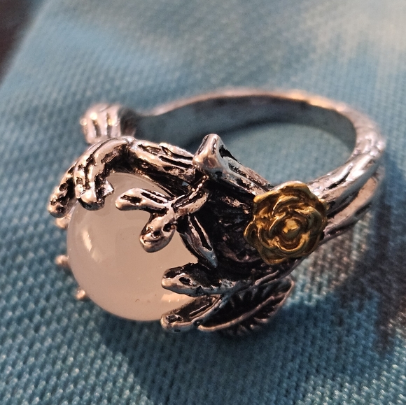 Beautiful ring - Picture 5 of 7